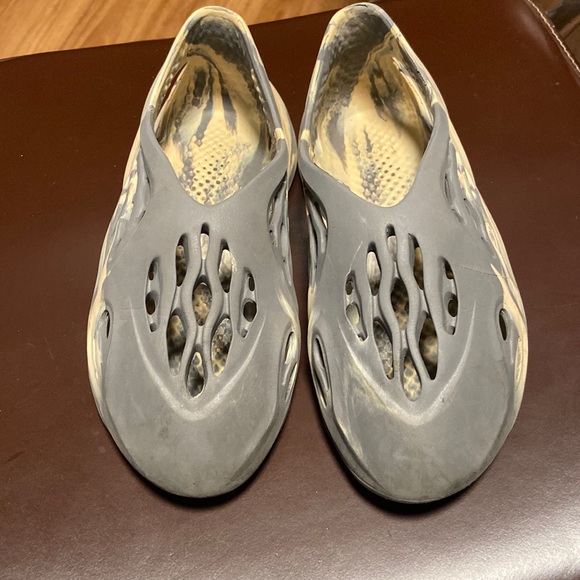 authentic foam runners